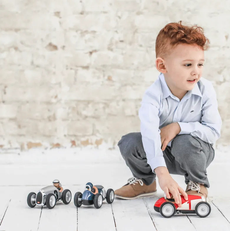 Petite voiture rouge pour enfant