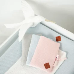 Protège Carnet de Santé en Nid d'Abeille : Élégance et