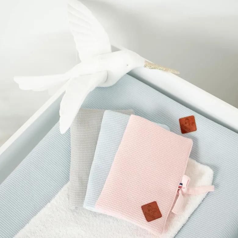 Protège Carnet de Santé en Nid d'Abeille : Élégance et