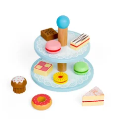 Présentoir à gâteaux et gâteaux en bois