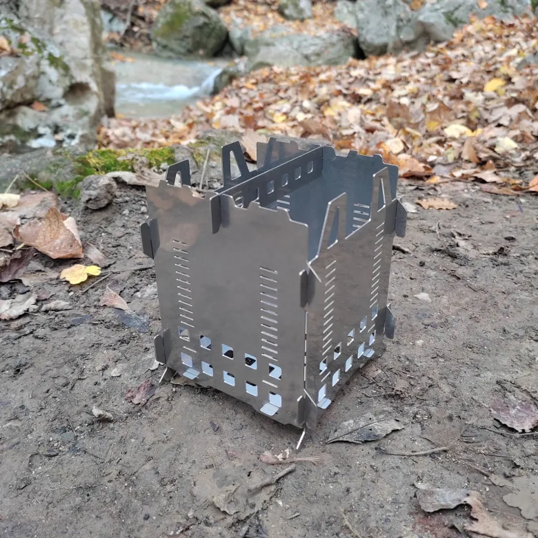 Réchaud à bois compact et polyvalent
