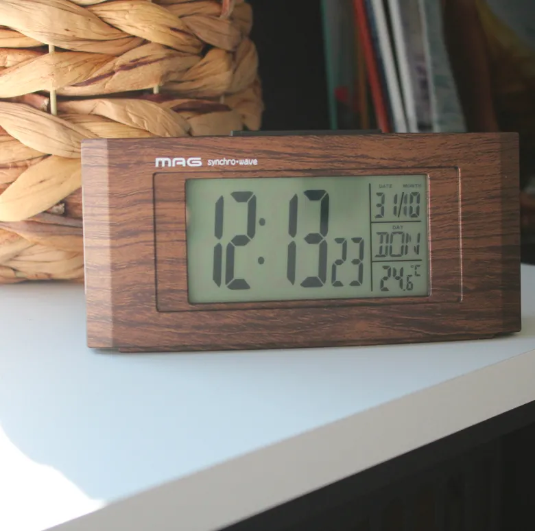 Reveil radio-pilote look bois grands chiffres ecran retro-eclaire