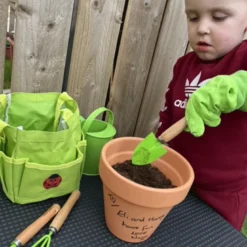 Sac et outils de jardinage pour enfants