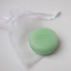 Savon macaron muguet en pochon