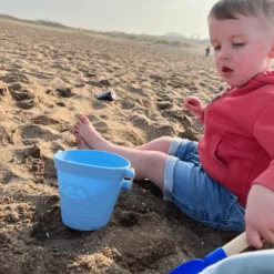 Seau de plage en silicone bleu clair