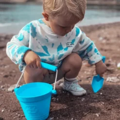 Seau de plage en silicone bleu