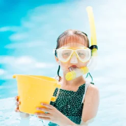 Seau de plage en silicone jaune