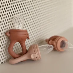 Sucette grignoteuse terracotta avec 4 embouts