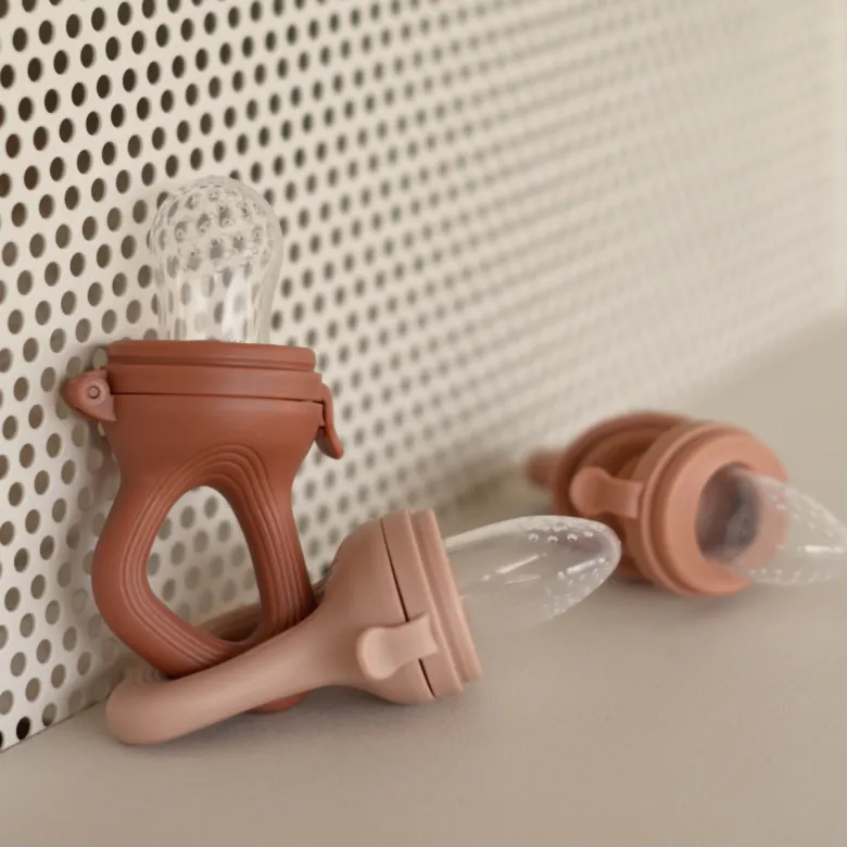 Sucette grignoteuse terracotta avec 4 embouts