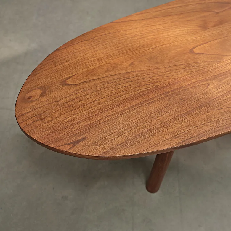 Table basse en bois finition noyer