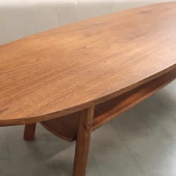 Table basse en bois finition noyer