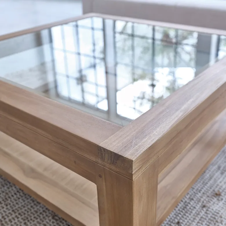 Table basse vitrée en bois de teck
