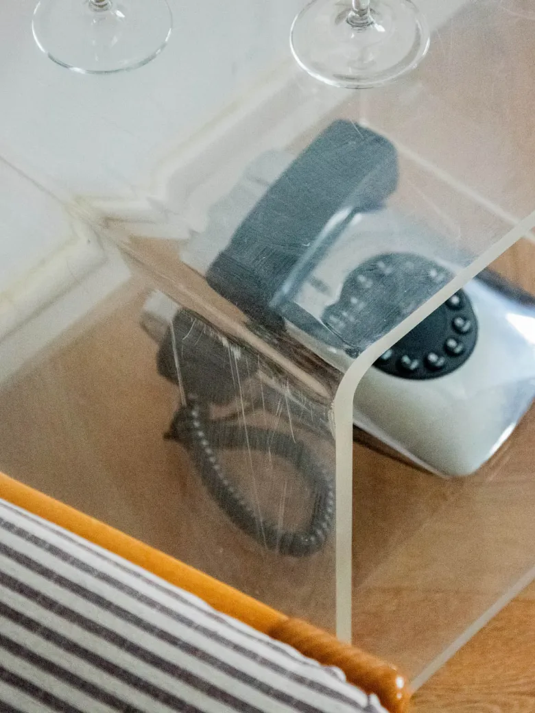 Table d'appoint en plexiglass n°799