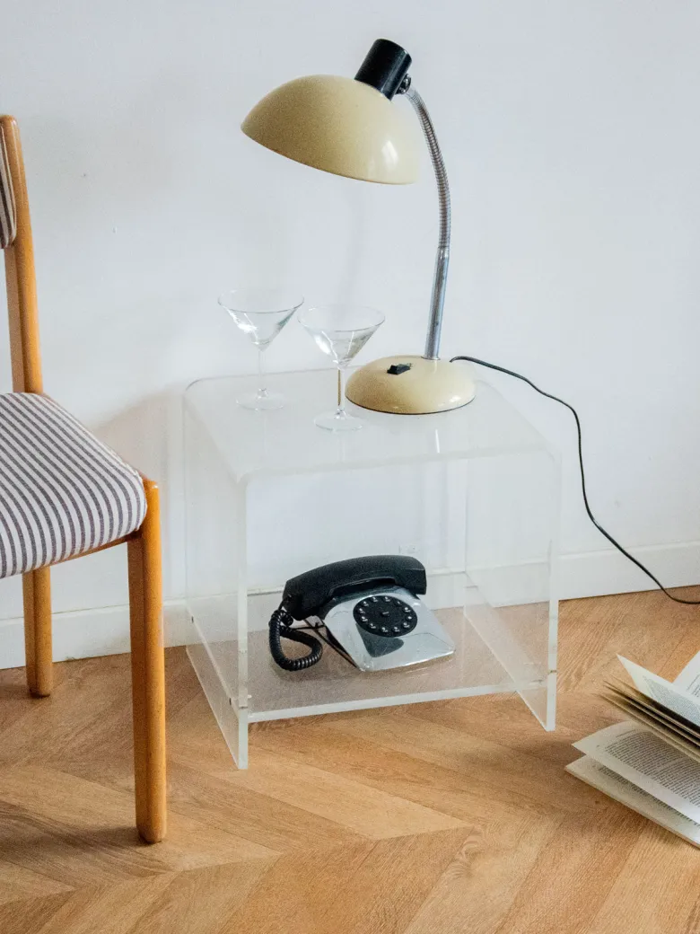 Table d'appoint en plexiglass n°799