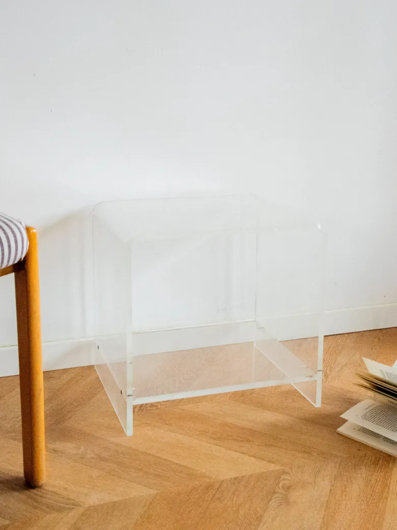 Table d'appoint en plexiglass n°799