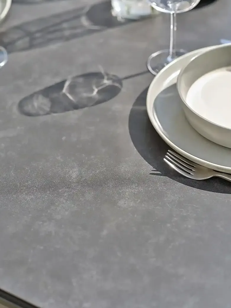 Table de jardin 8 places en céramique - gris anthracite