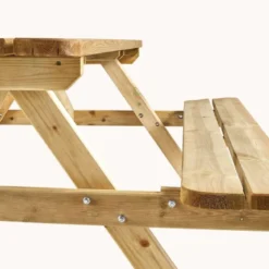 Table de pique-nique en bois romane