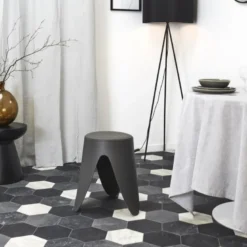 Tabouret coloris gris