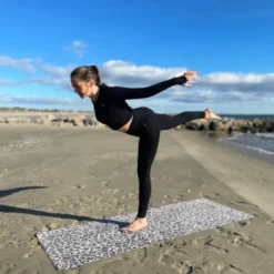 Tapis de yoga voyage léopard