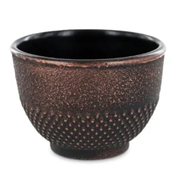 Tasse en fonte noire et dorée artisanale pour thé inspiration japonaise