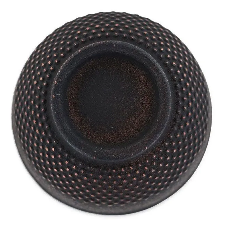 Tasse en fonte noire et dorée artisanale pour thé inspiration japonaise