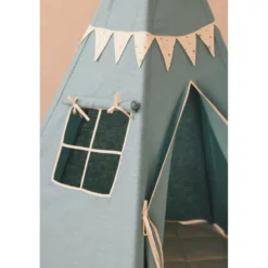 Tente tipi avec guirlande et tapis gold