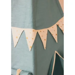 Tente tipi avec guirlande et tapis gold