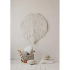 Tente tipi avec tapis blanc