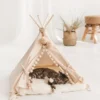 Tente tipi pour chats chiens et lapins avec tapis en fausse fourrure medium ecru
