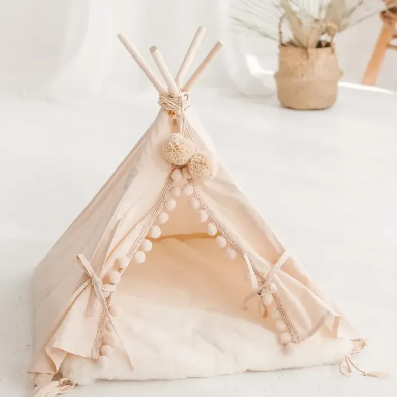 Tente tipi pour chats chiens et lapins avec tapis en fausse fourrure medium ecru