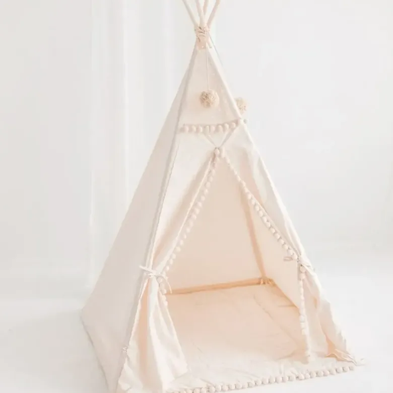 Tipi carré pour enfants avec pompons beige