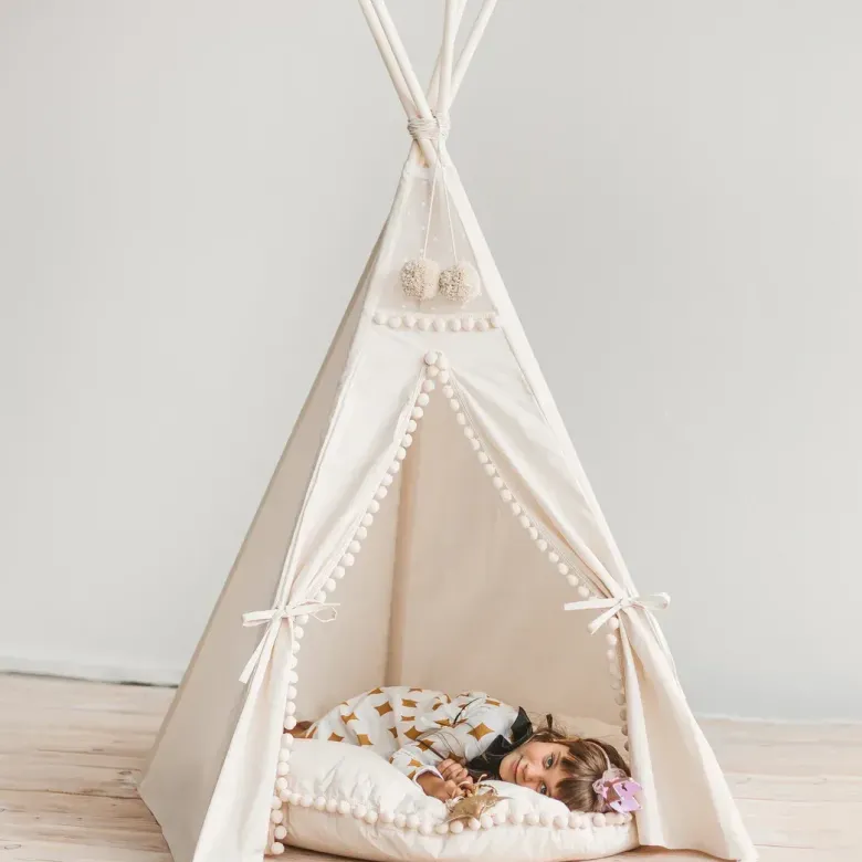 Tipi original avec tapis pour enfant en tissu beige