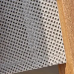 Transat en acacia et textilène gris