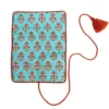 Trousse à bijoux de voyage artisanale roulée et brodée en tissu Bleu