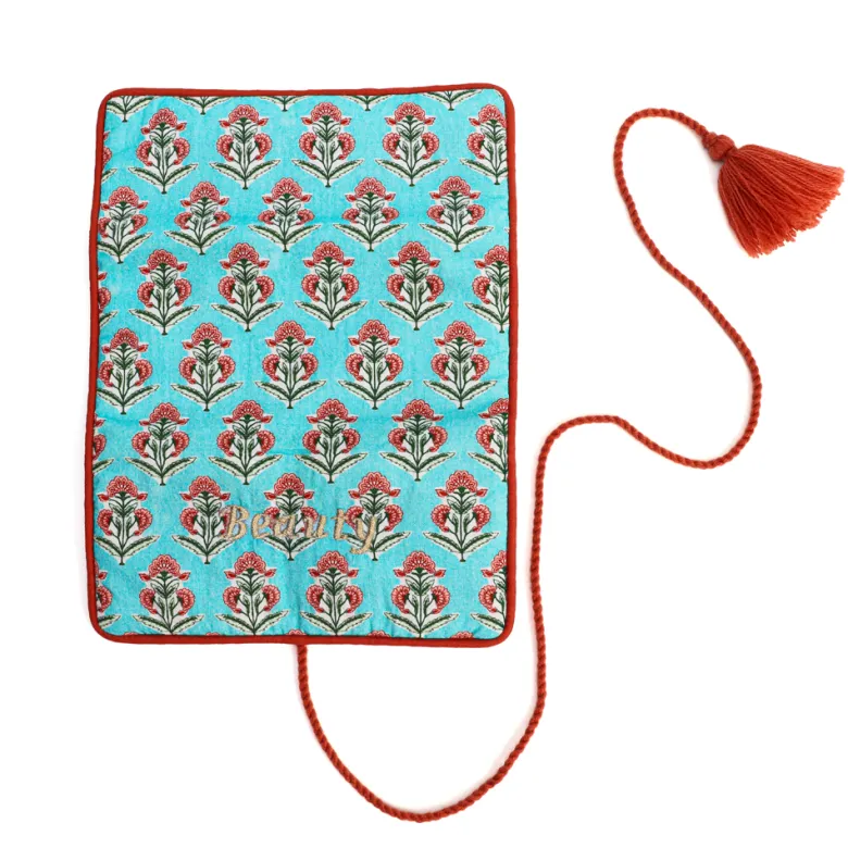Trousse à bijoux de voyage artisanale roulée et brodée en tissu Bleu
