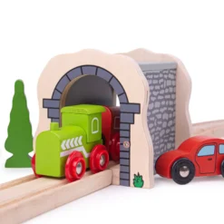 Tunnel ferroviaire en pierre grise