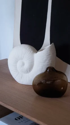 Vase coquillage en céramique texture sable forme originale