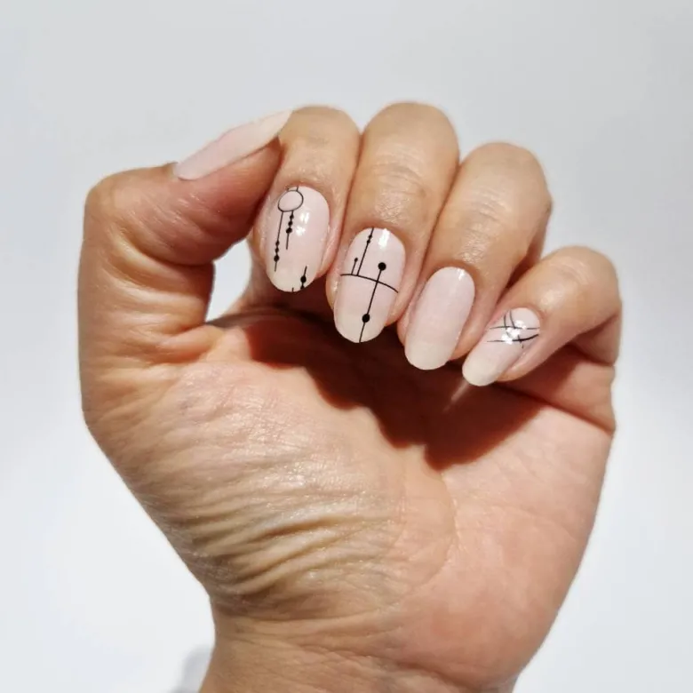 Vernis autocollant modern lines - manucure facile longue tenue Nude linéaire