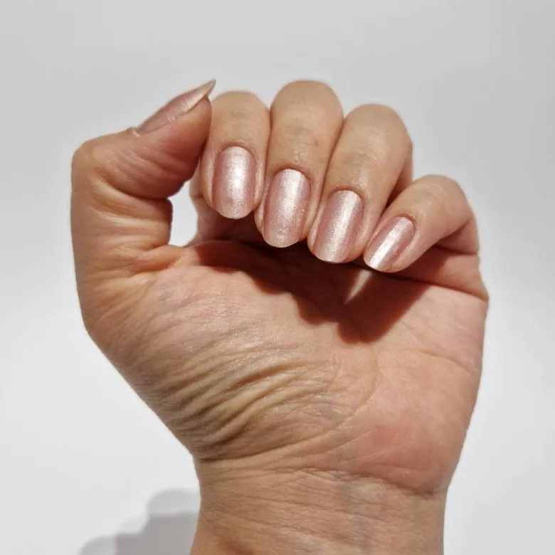 Vernis autocollant nude champagne - manucure facile longue tenue Champagne
